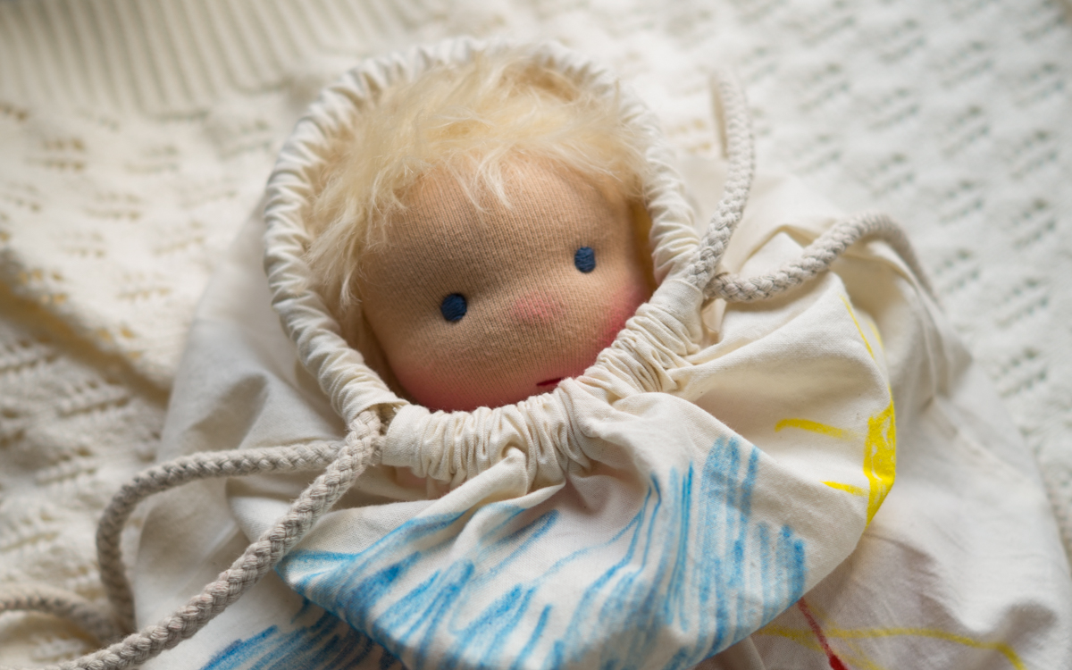 Ellis Nickipuppe in Tasche (1 von 1)